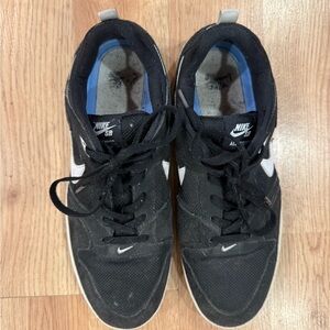 Nike SB Men's Black and White Sneakers